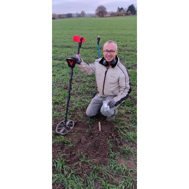 Claus Gundersen med sin Minelab Vanquish 540 metaldetektor