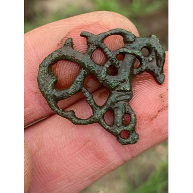Urnesfibula i bronze.